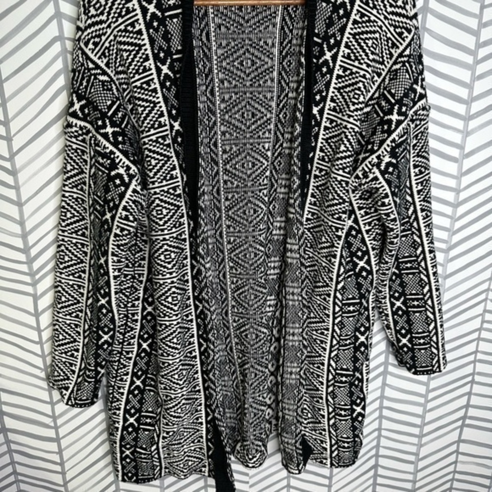 Old Navy Black and White Geometric Cardigan Sweater